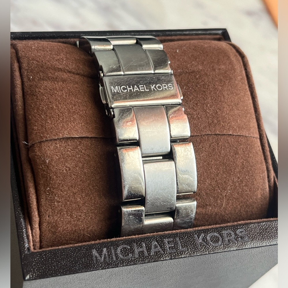 Michael Kors Unisex MK5312 Silver Stainless-Steel Quartz Chronograph Watch - Picture 7 of 11
